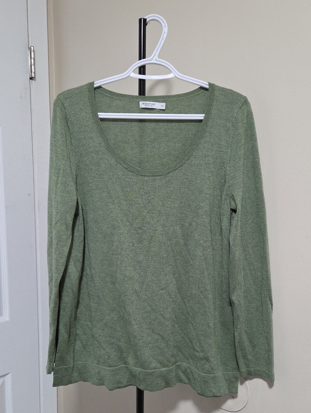 Reitmans Olive Green Scoop-Neck Long Sleeve Top